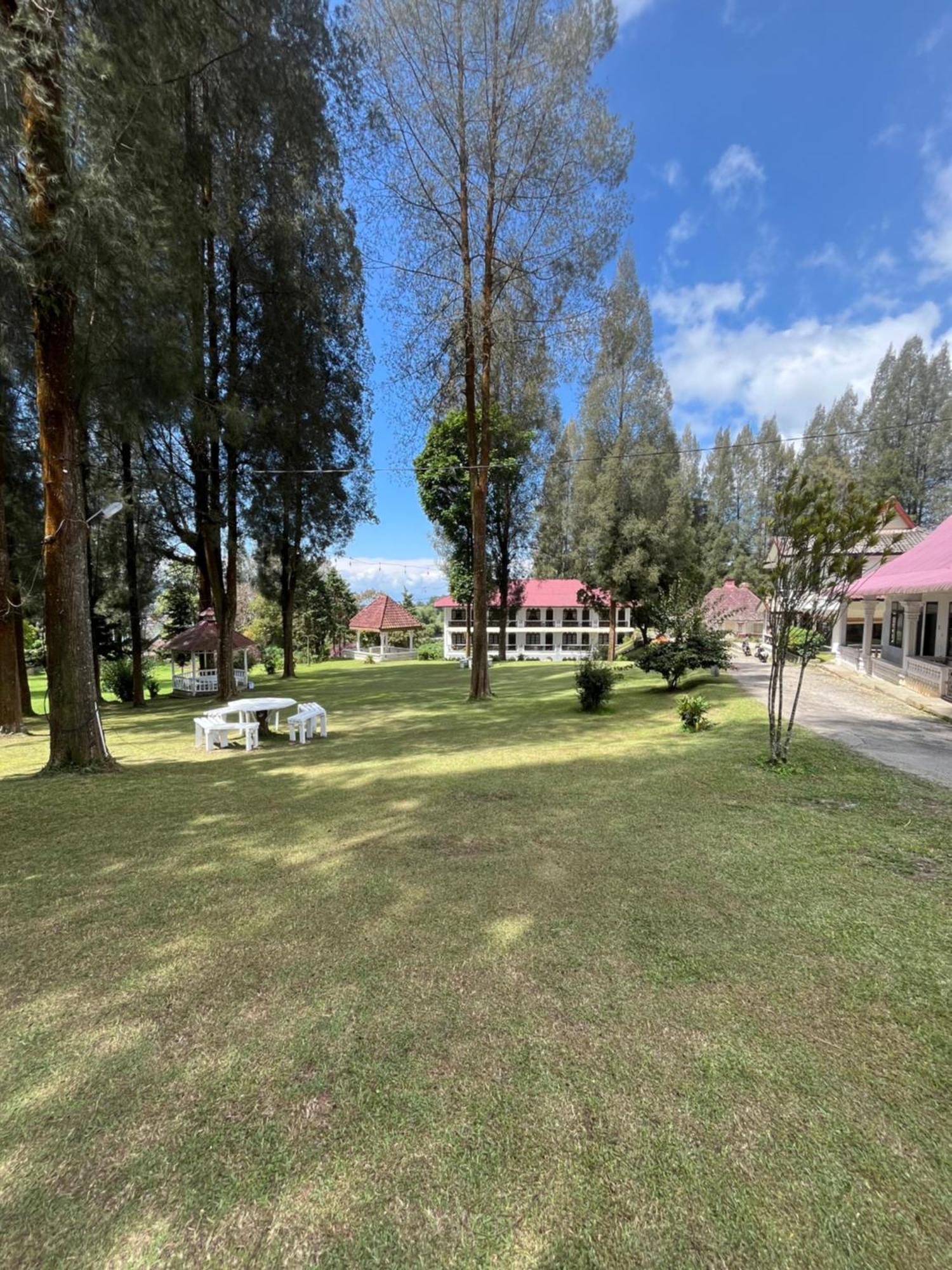 Sibayak Multinational Rest House Berastagi Exterior foto